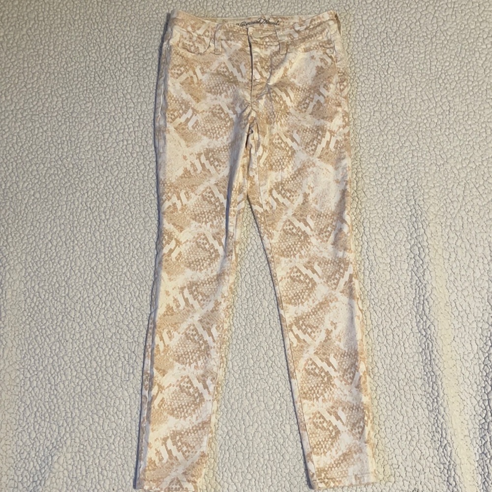 Universal Thread Jeans